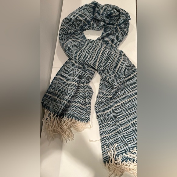 Blanket Scarf/Shawl - Picture 2 of 4